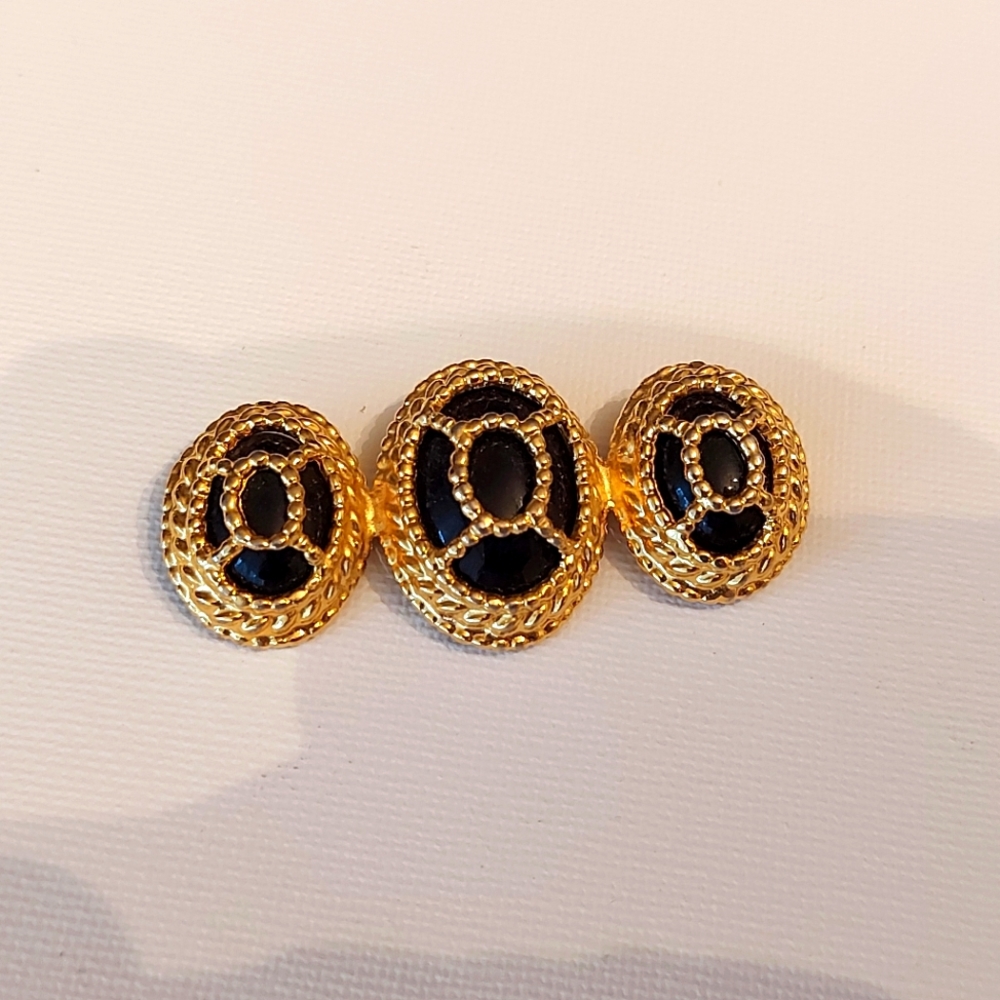 Vintage statement brooch